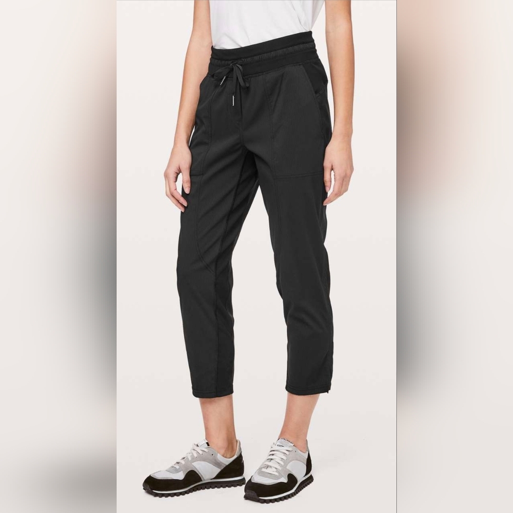 Lululemon Dance Studio Crop "25 Black Pants